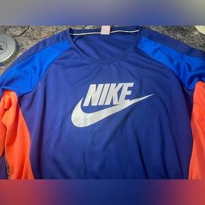 Women’s Nike sweatshirt